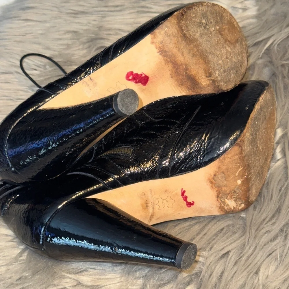 Cynthia Vincent Patent Leather Embossed Platform Heel Booties Size 7.5